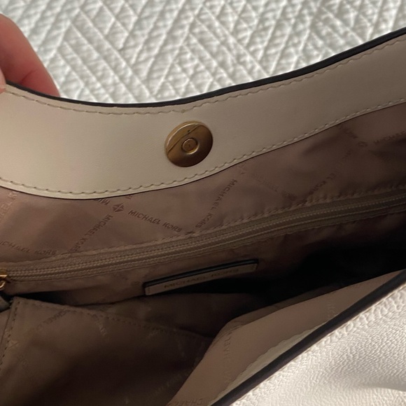 Michael Kors Joan Large Shoulder Bag - Picture 2 of 16